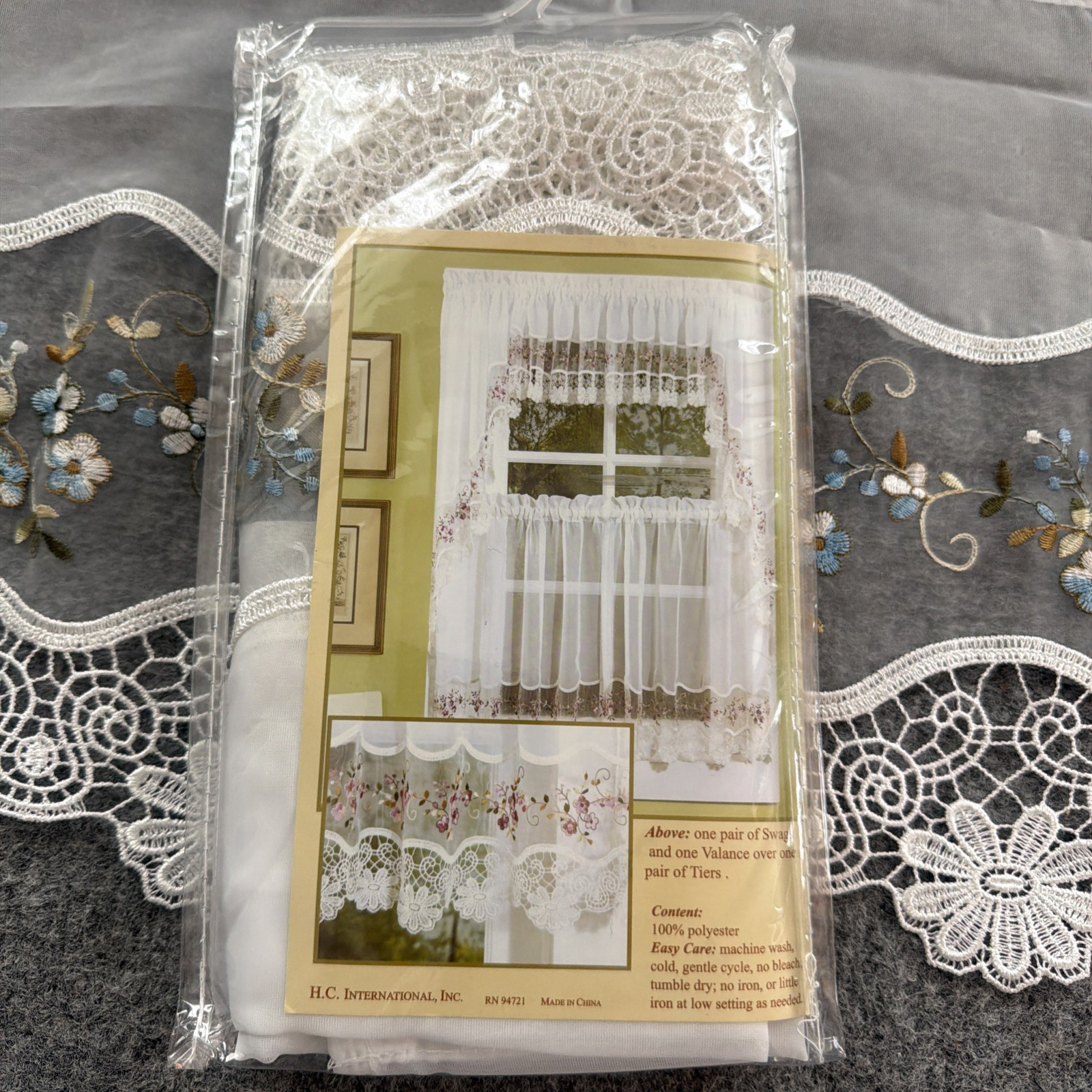 VTG Macrame Organza Valance White/Blue Floral Cottage/Cabin Core 58″W x 14″L NIP