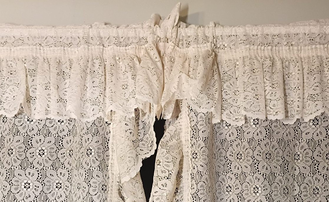 2 Cream Lace Curtain Panels Ruffles w/tiebacks 81″ x 40″