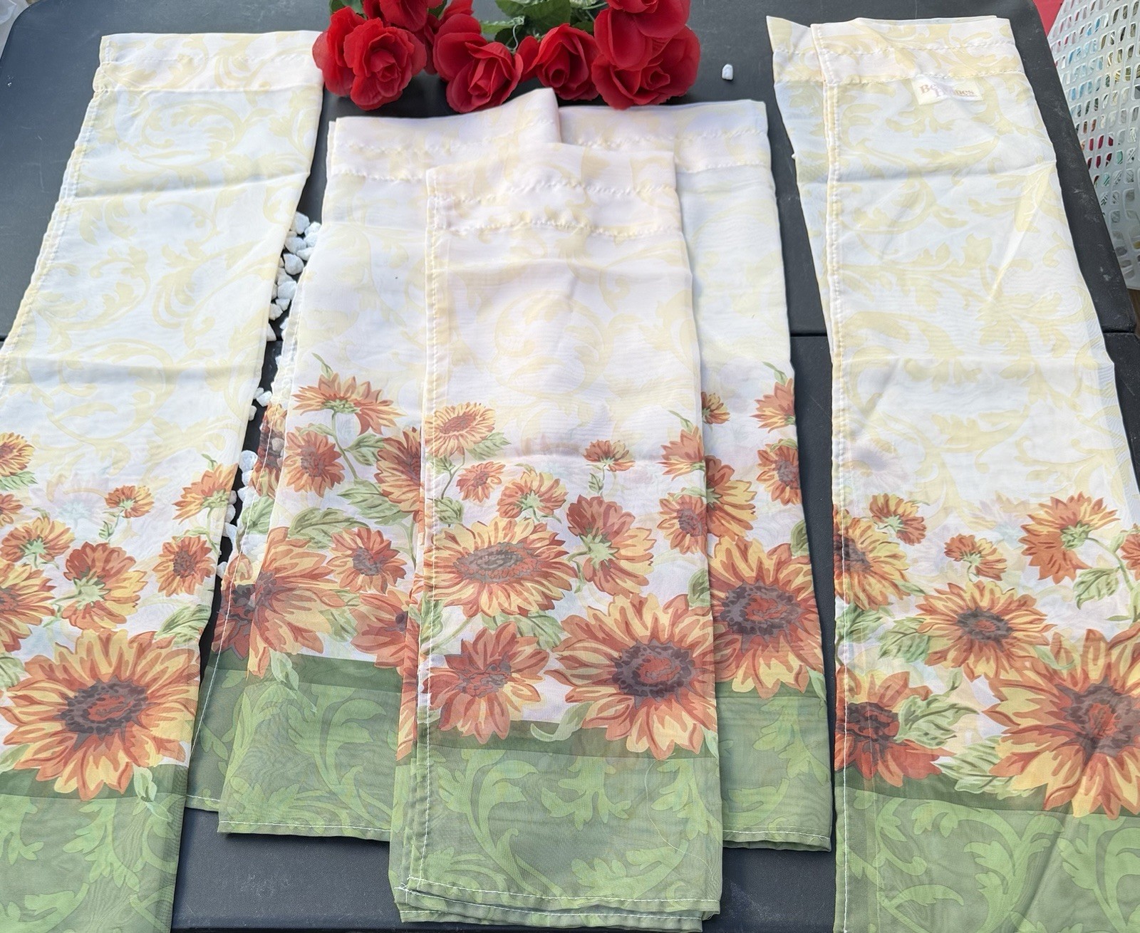 Better Homes and Gardens 24×29,24×25 Rod Pocket Floral Light Filtering Panels