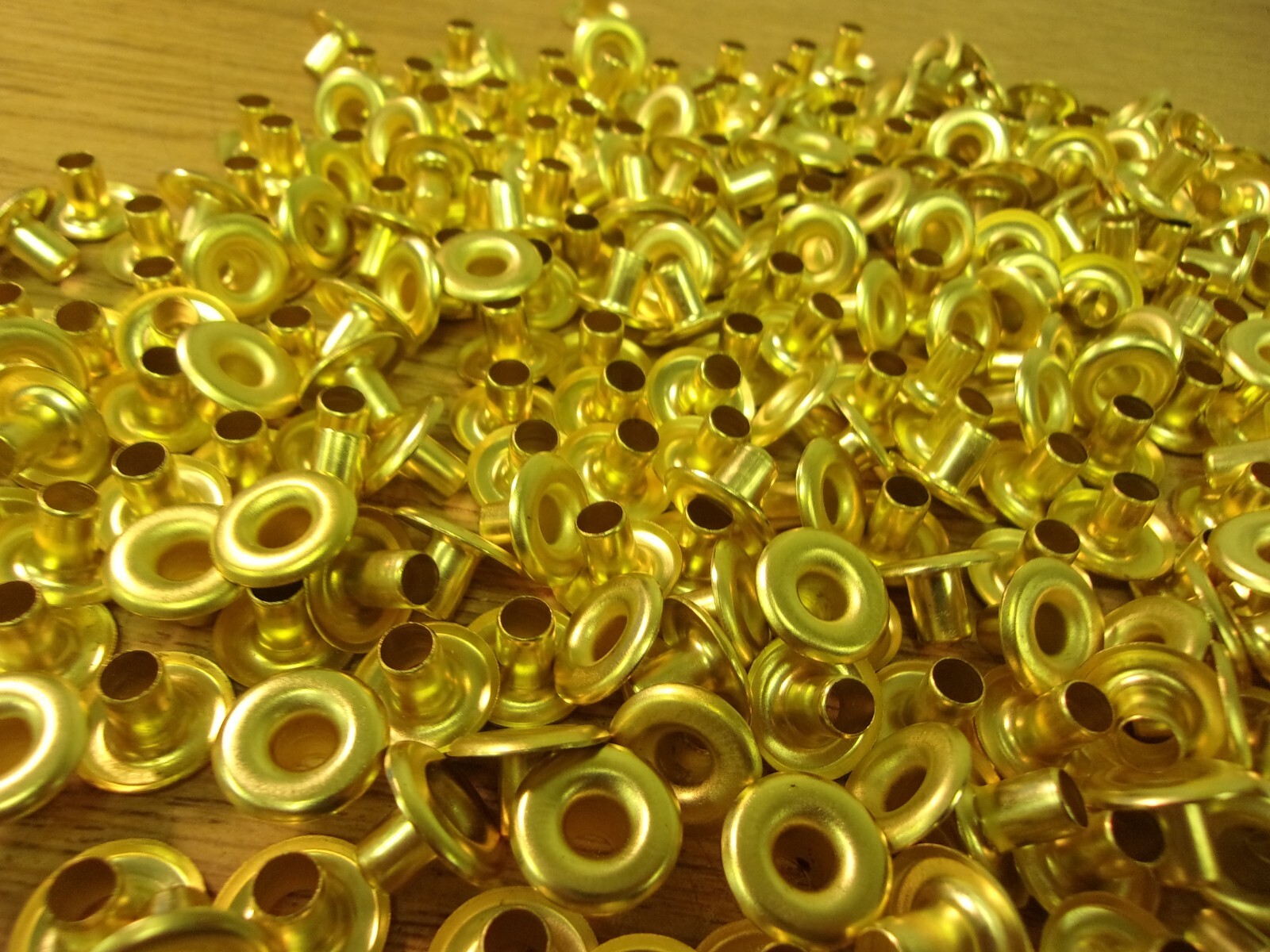 #0 Bronze Grommets Large Quantity
