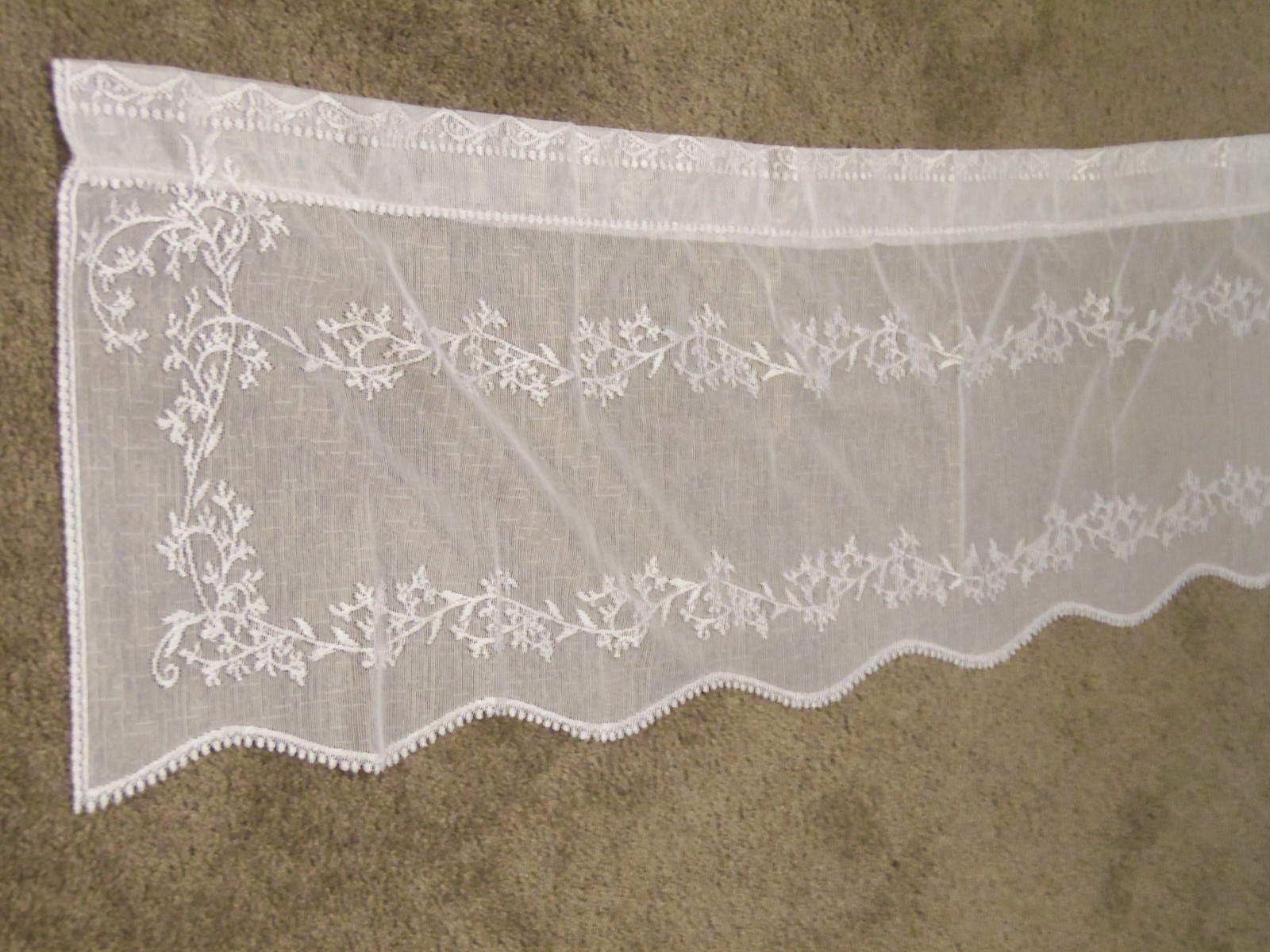 Sheer Divine Heritage Lace Window Valance White 60″ X 16″