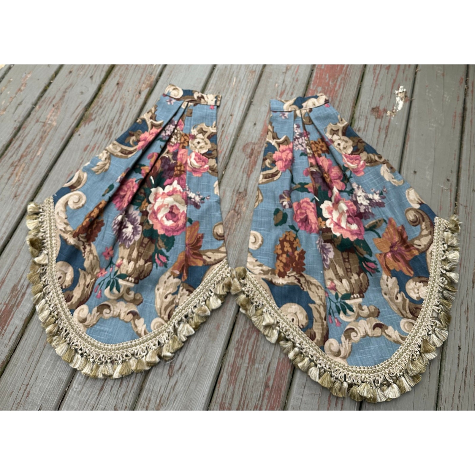 Pair of vintage custom-made balances, luxury, blue tassel, small windows