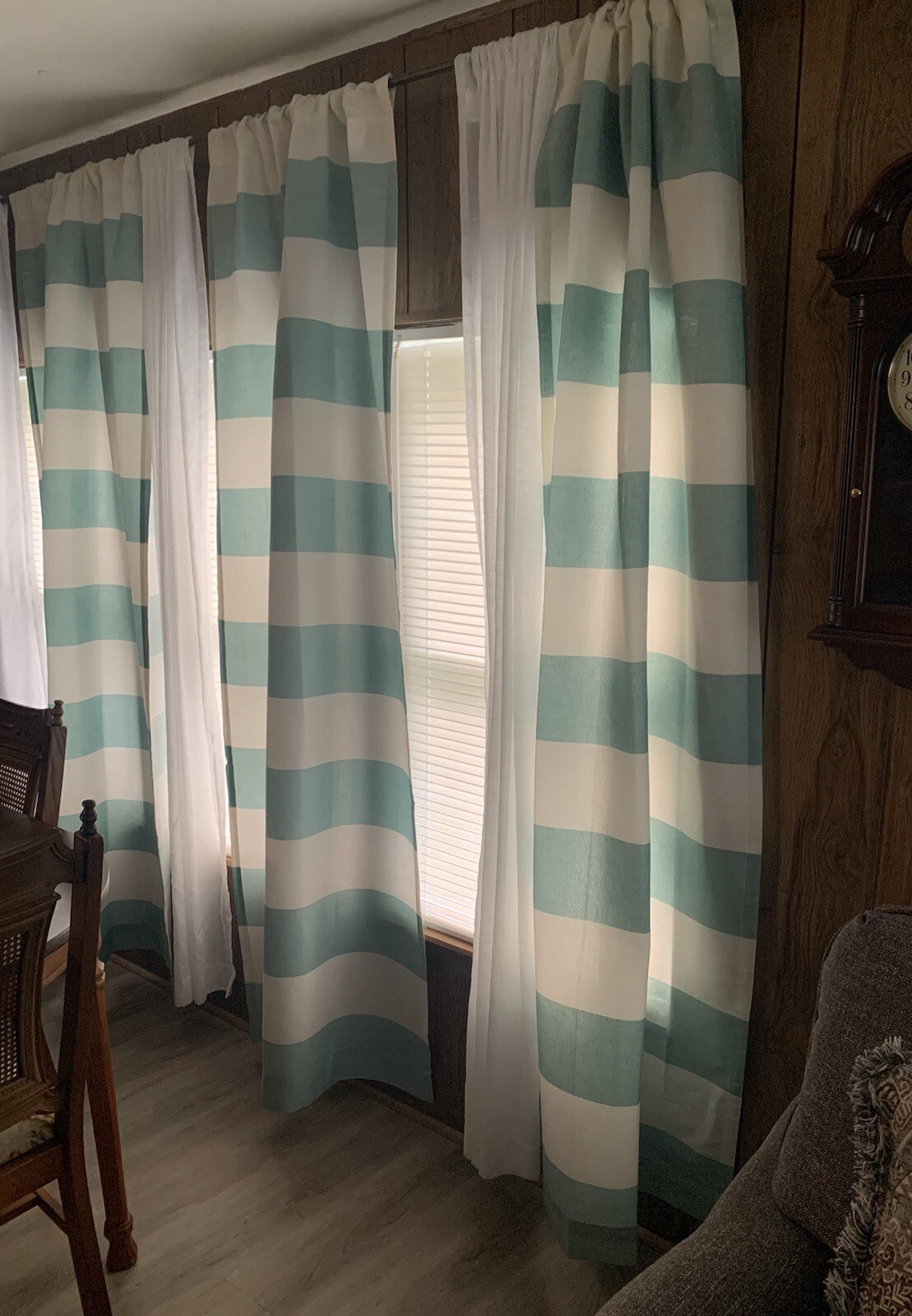 Living room drapes 84 inches long. 10 Panels total.
