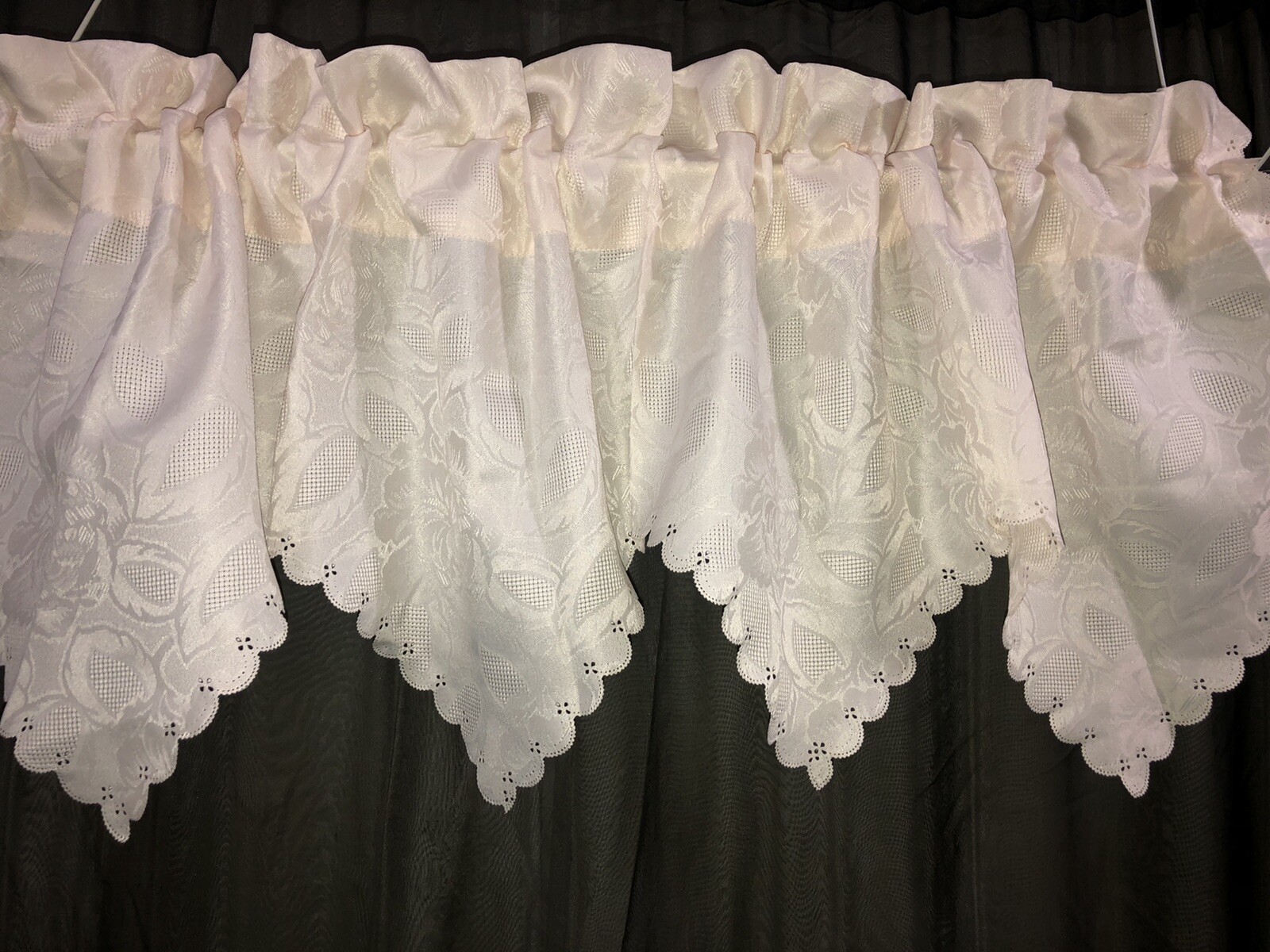 SCALLOPED POINT Edged Valance IVORY ROSE JACQUARD 18.5″ X 59″
