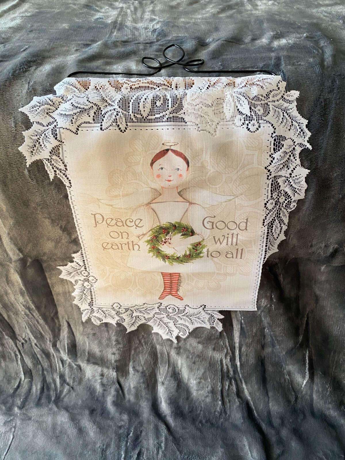Heritage NEW WALL DECOR w/Hanger #WH69W-0676. Peace Angle, White.
