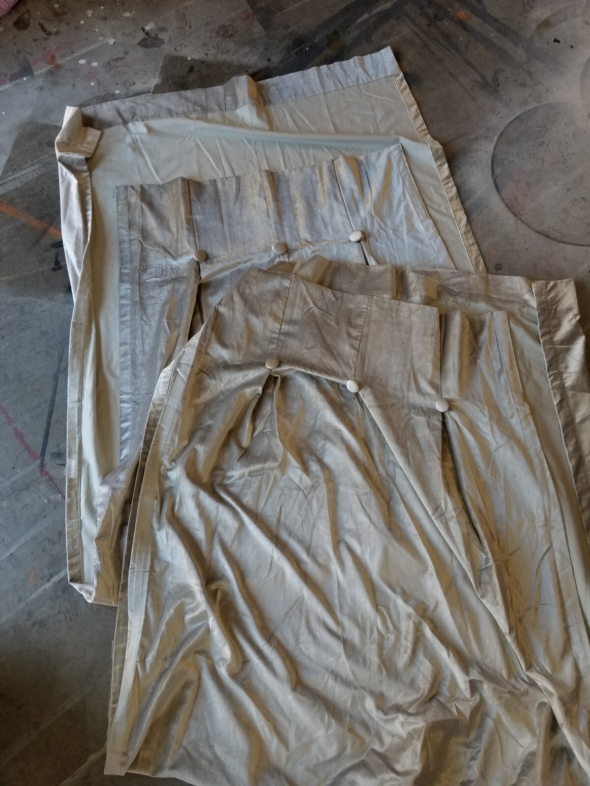 Peri Taupe Velour w/ Tuft and Buttons Drape Panels 40 X 81 – 2 Panels