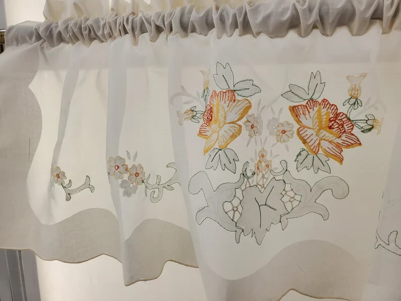 VINTAGE Embroidered Ivory Floral Valance with Cotton and Sheer Voile 68Wx11L