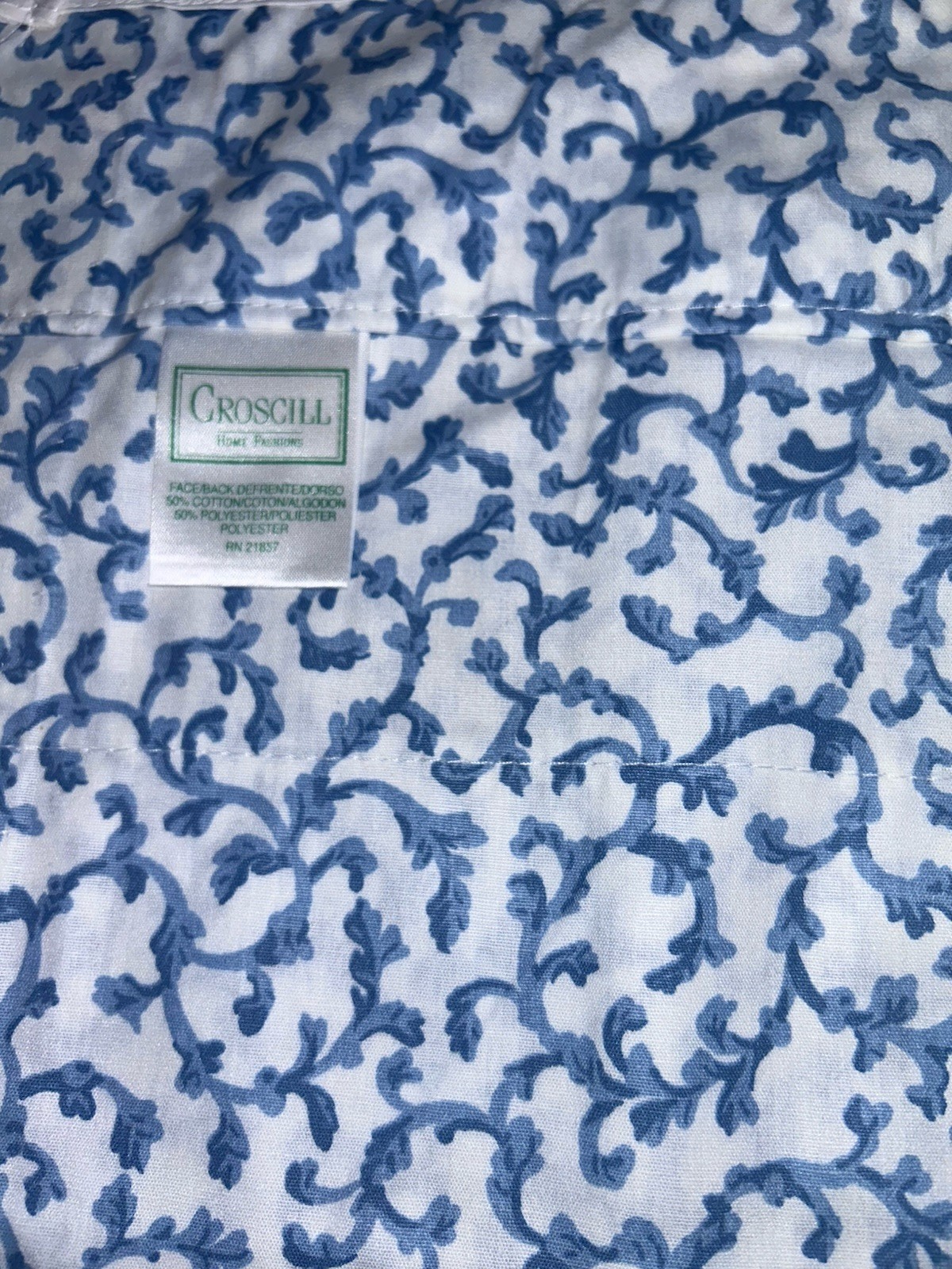 Vintage Croscill ASHLEY Blue White Filigree Window Blouson Valance Excellent Euc
