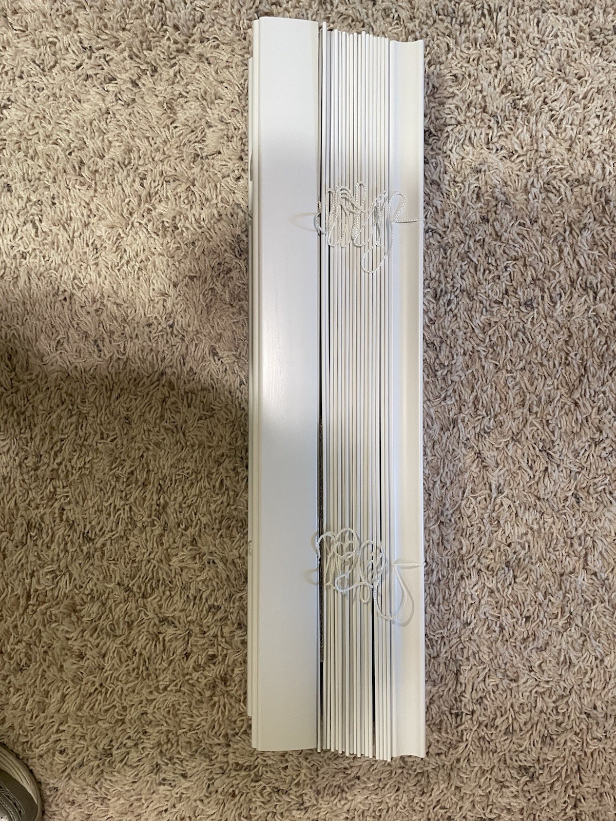 Nien Made Cordless Faux Wood Blinds White ~20.5” Wide Open Box