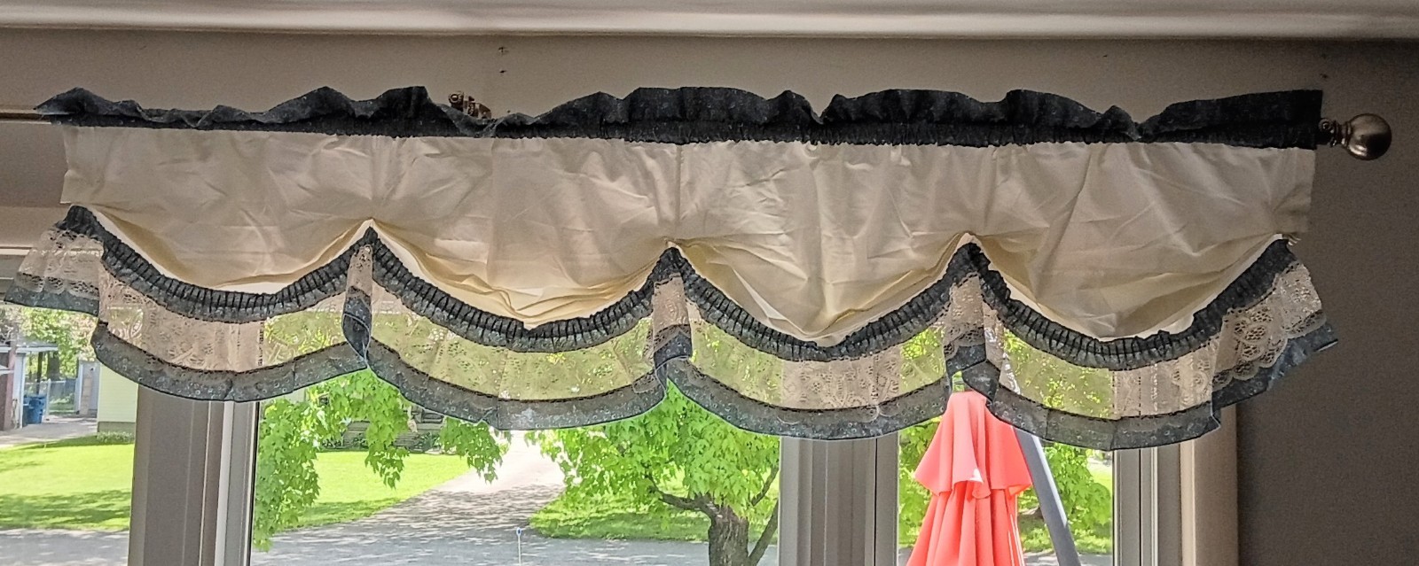 JCPenney Vintage Ivory Window Valance Gathered Blue Floral Lace Cottage Country