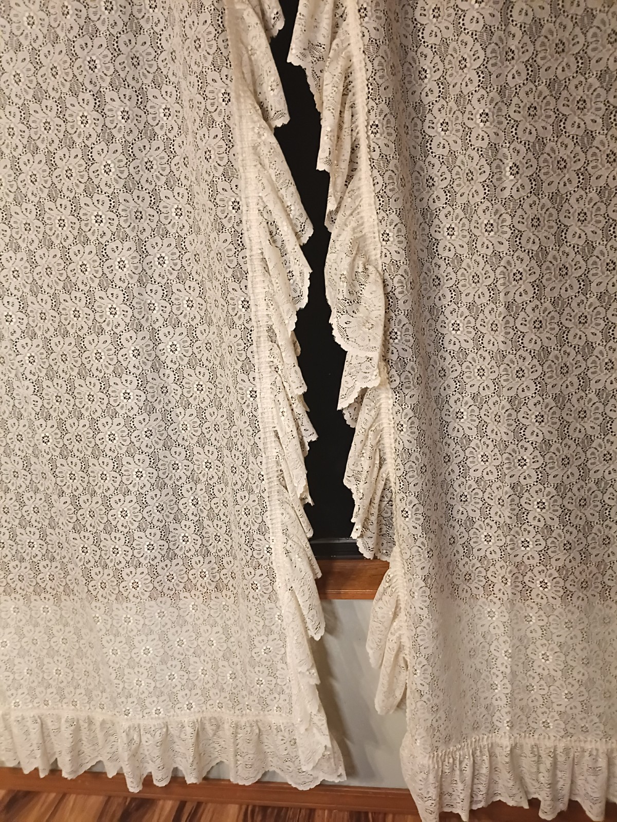 2 Cream Lace Curtain Panels Ruffles w/tiebacks 81″ x 40″