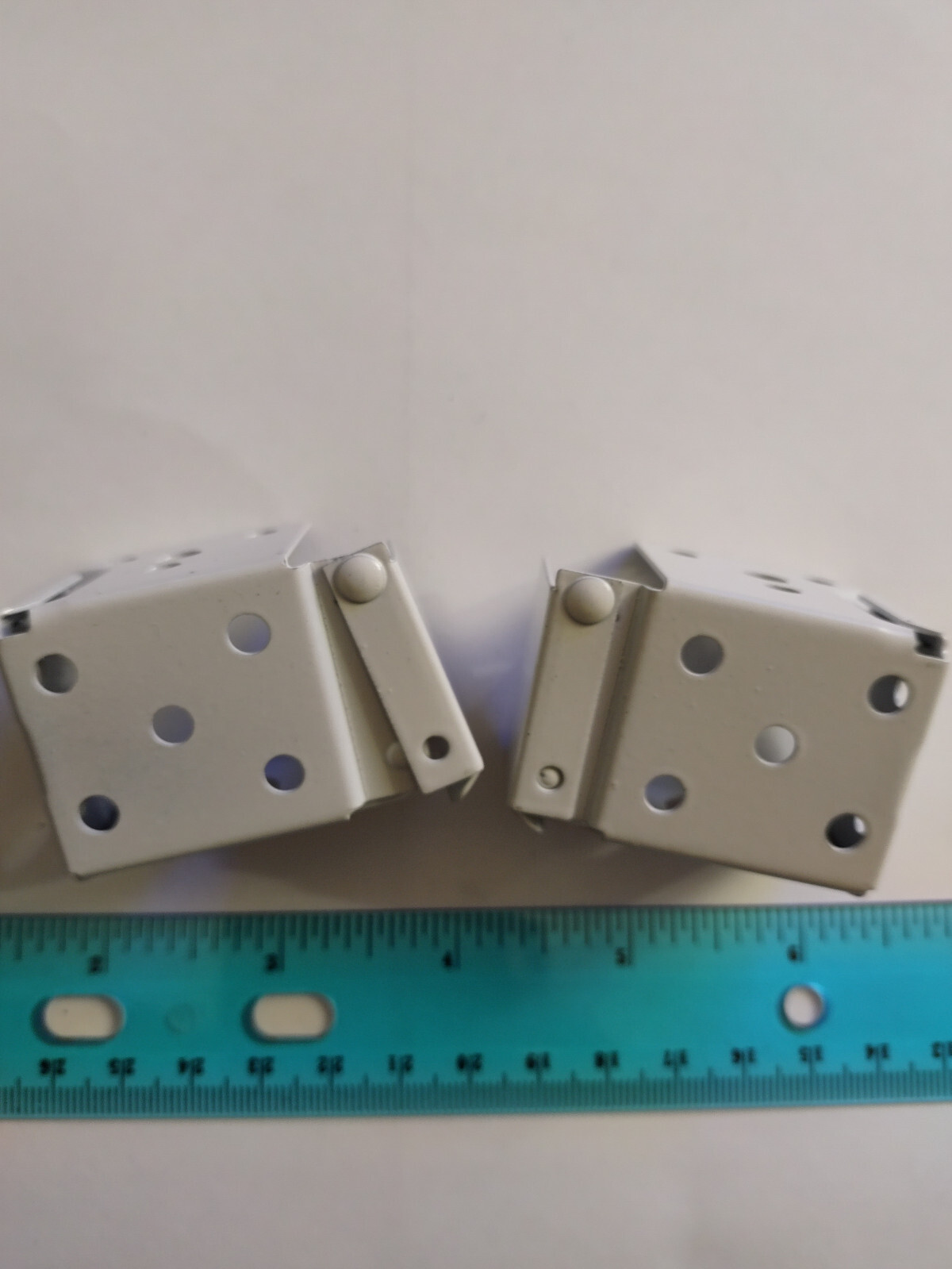 Mini Blind Bracket for 1″ X 1 1/2″ Headrail (inc. Bali): Metal (Box Style)