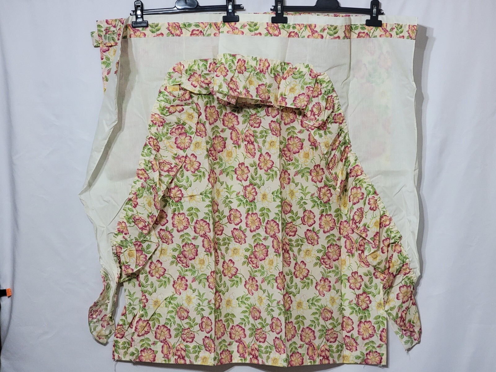 NWOTS VINTAGE 3 PC KITCHEN CURTAIN SET BEIGE FLORAL SWAG 57″WIDE 30×36 CURTAINS