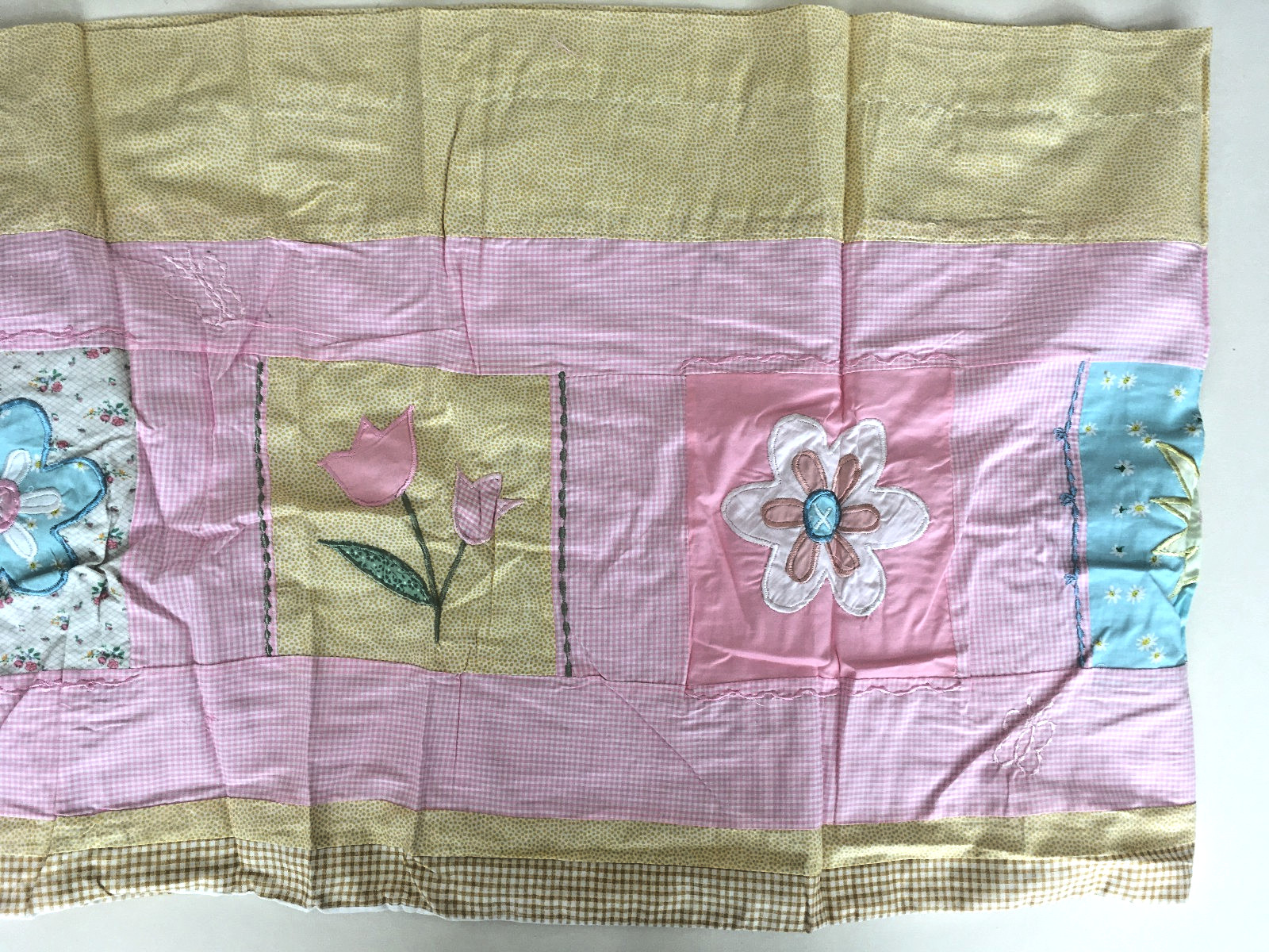 VALANCE ~ FLOWERS APPLIQUED on PATCHWORK ~ Window Box Pink NEW