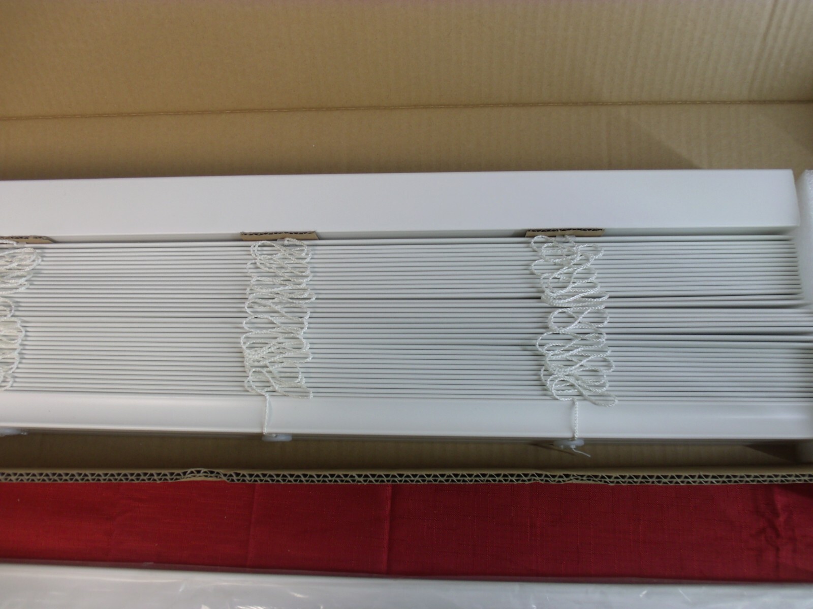 CORDLESS FAUX WOOD BLIND WHITE 27 in WIDTH X 60 in LENGHT