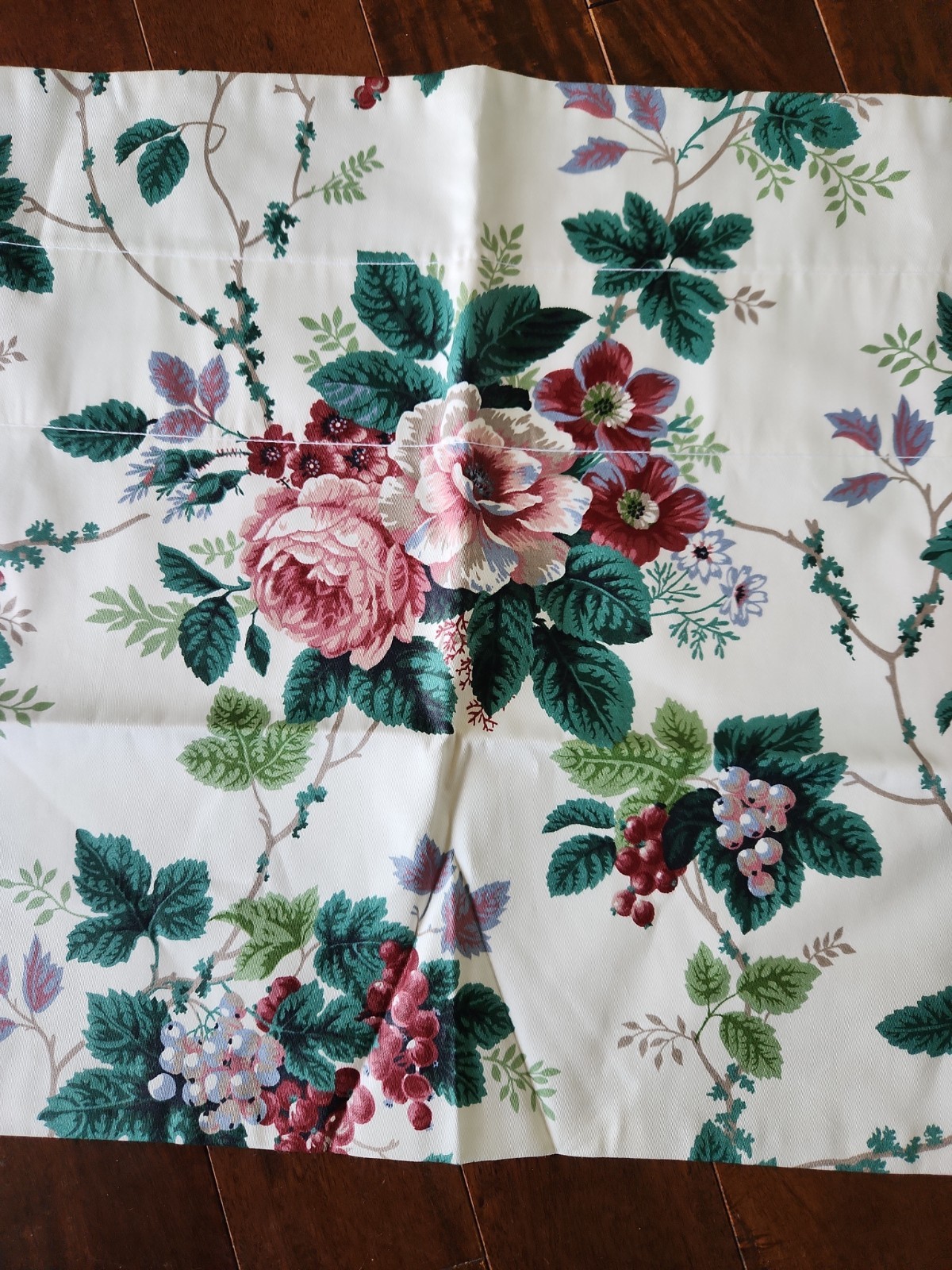 WAVERLY Pleasant Valley Grapes Bold Floral Valance White 17″ long X 52″ wide
