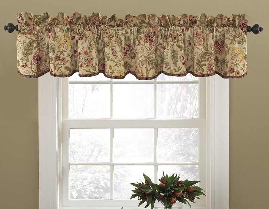 1 Waverly Imperial Dress Jacobean Floral 50″ x 15″ Scalloped Trimmed Valance