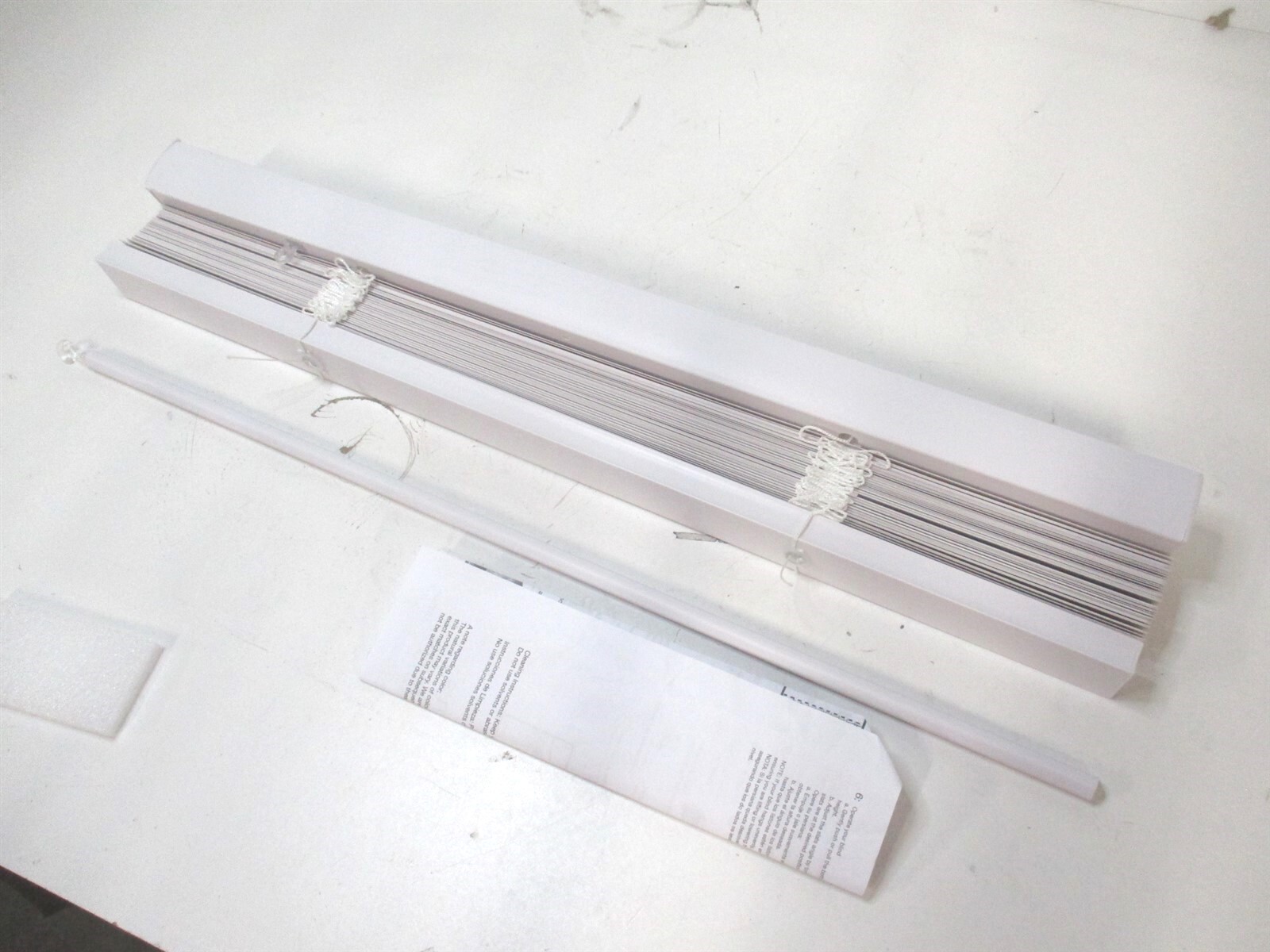 Lotus & Windoware 20″ x 48″ White Cordless 1″ Vinyl Mini Blind
