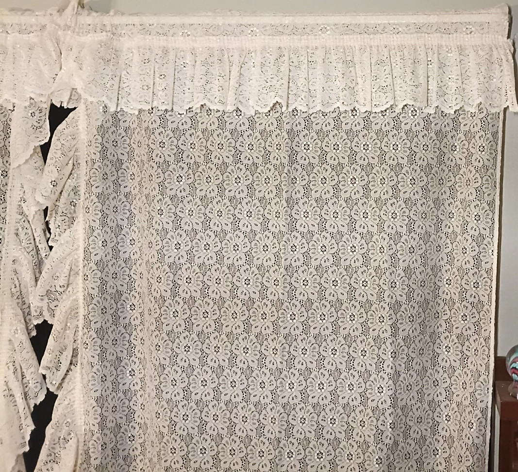 2 Cream Lace Curtain Panels Ruffles w/tiebacks 81″ x 40″