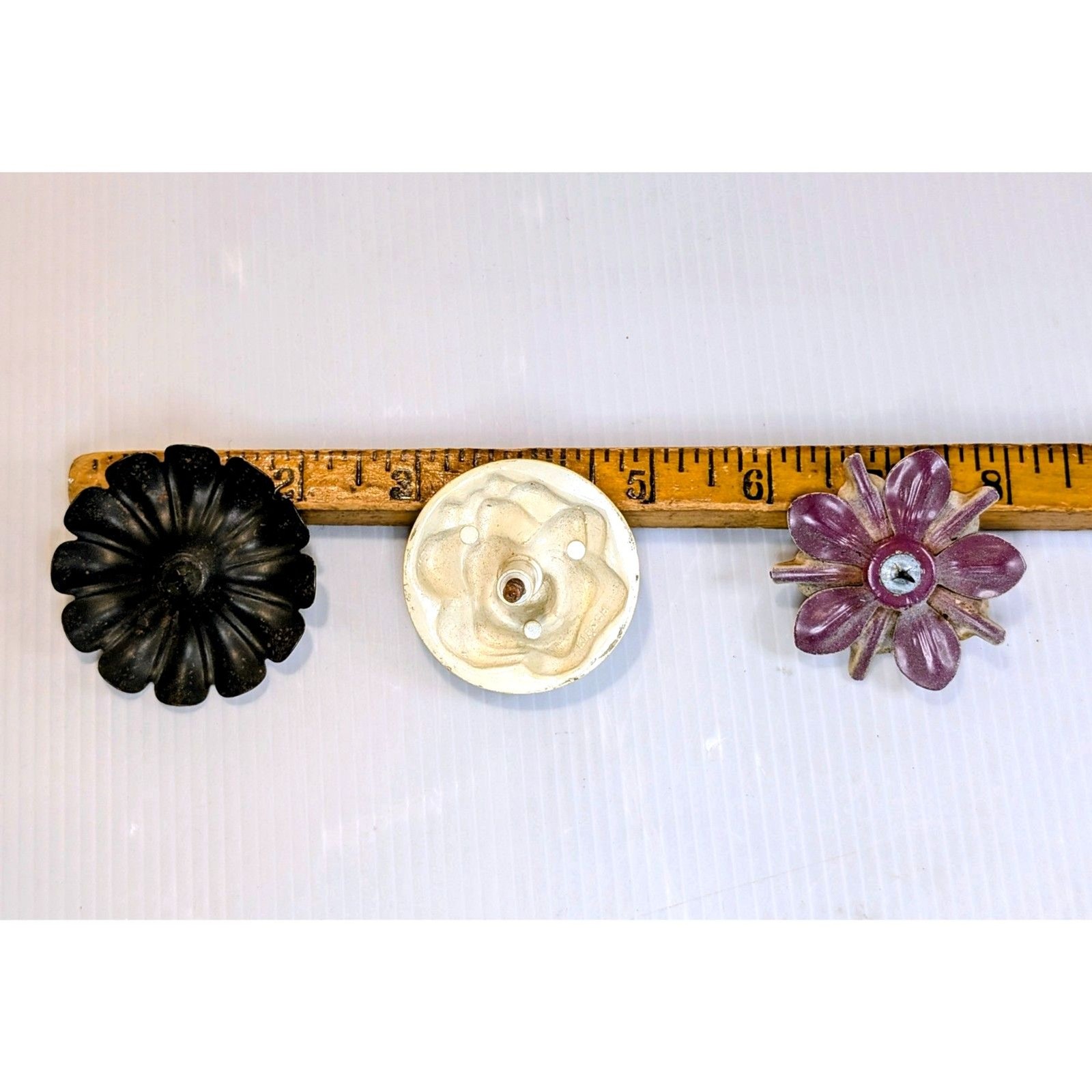 Vintage Kirsch Flower Drapery Tie Backs Medallions Metal Plastic Lot Multi Color