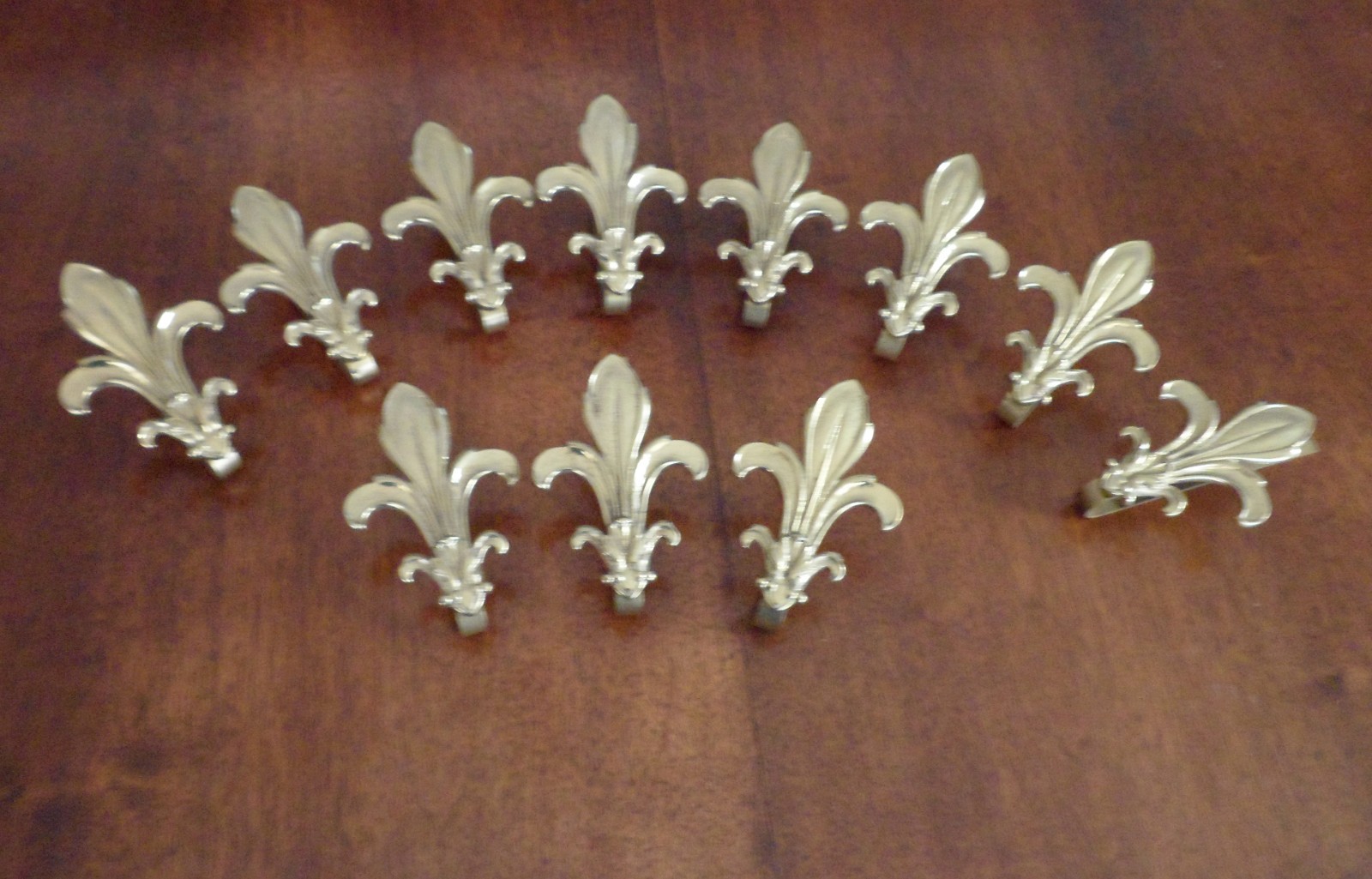 EHI LOT OF 11 VTG GORGEOUS SOLID BRASS FLEUR DE LIS DRAPERY CURTAIN HOLDBACKS