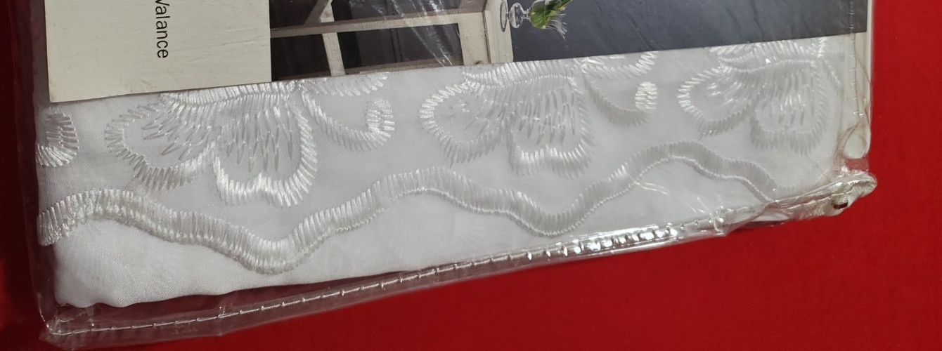 Avery 1 Panel with Attached Valance 40″ x 84″ L ~ NEW White Valance