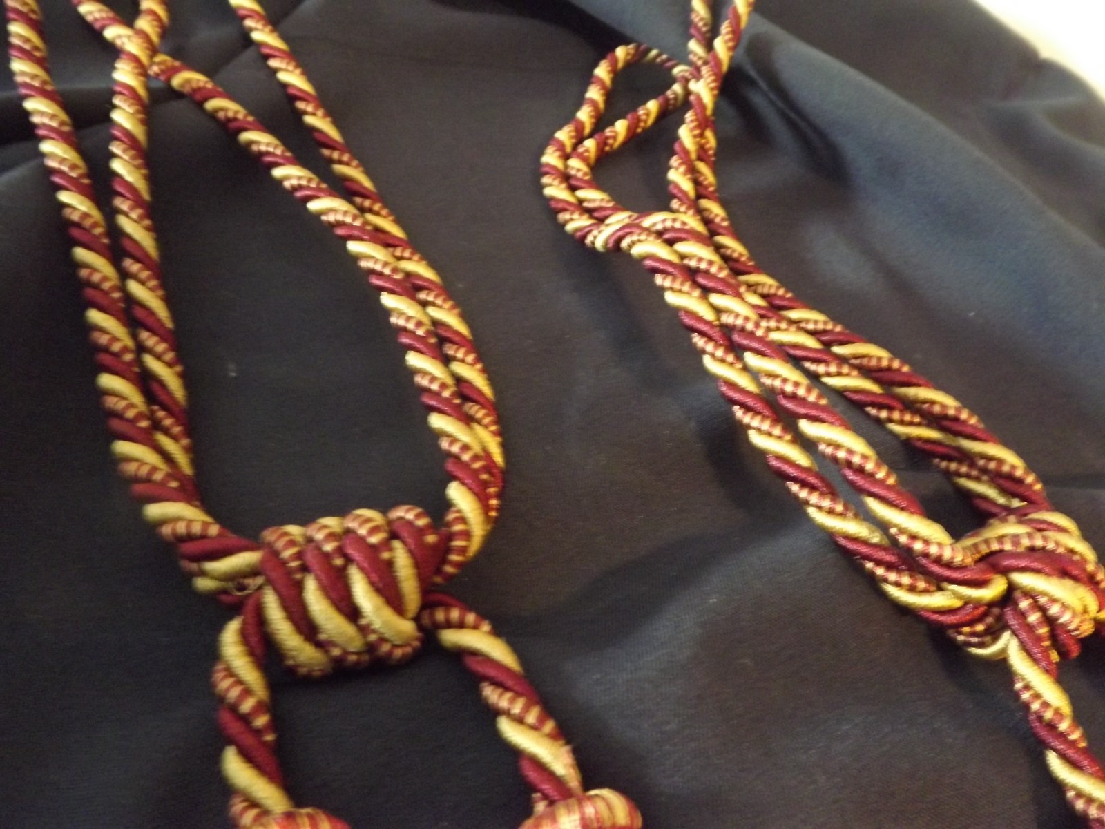 pr tie backs TWISTED ROPE & TASSEL DRAPERY 25″ SPAN (20″ long) BURGANDY & GOLD