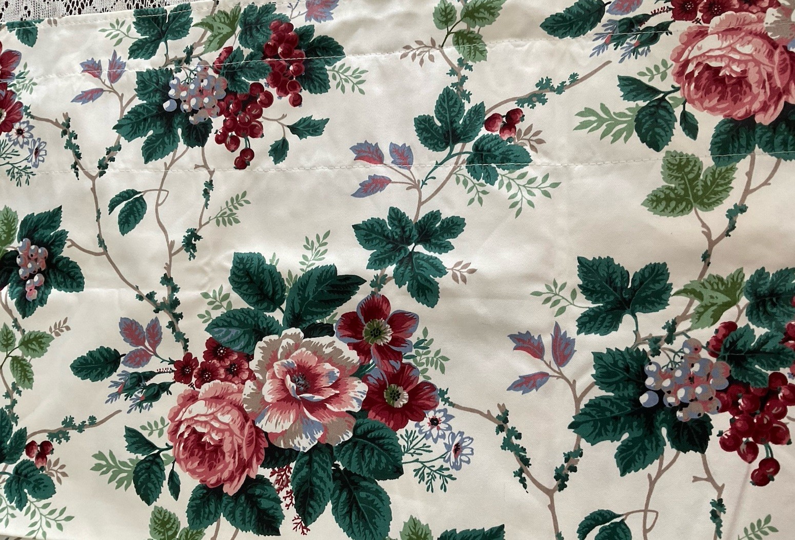 Unbranded VINTAGE Floral/Grapes Curtain/Valance 80 X 16 Beautiful Pre-own