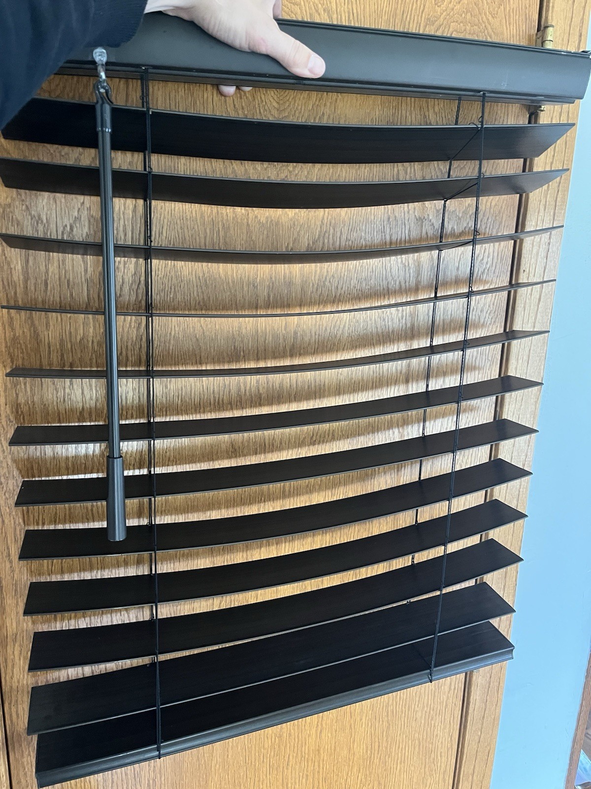 2.5″ Wood Composite Blind 22 1/4″ W X 24.5 L with Mounting Hardware Cordless HQ
