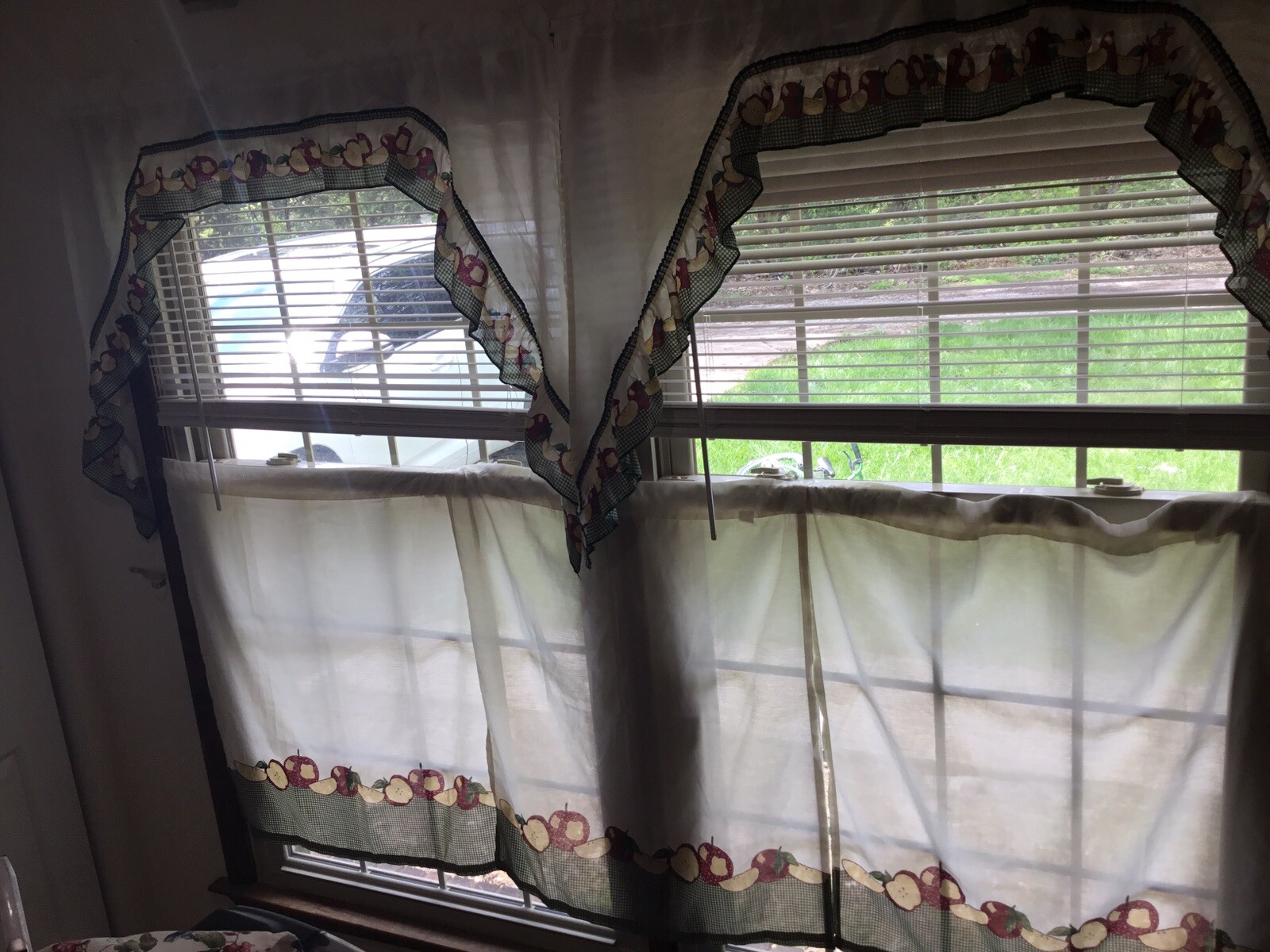 6 Piece Set Apple Curtains – 2 Valance 55×36, 4 Tier 29×36