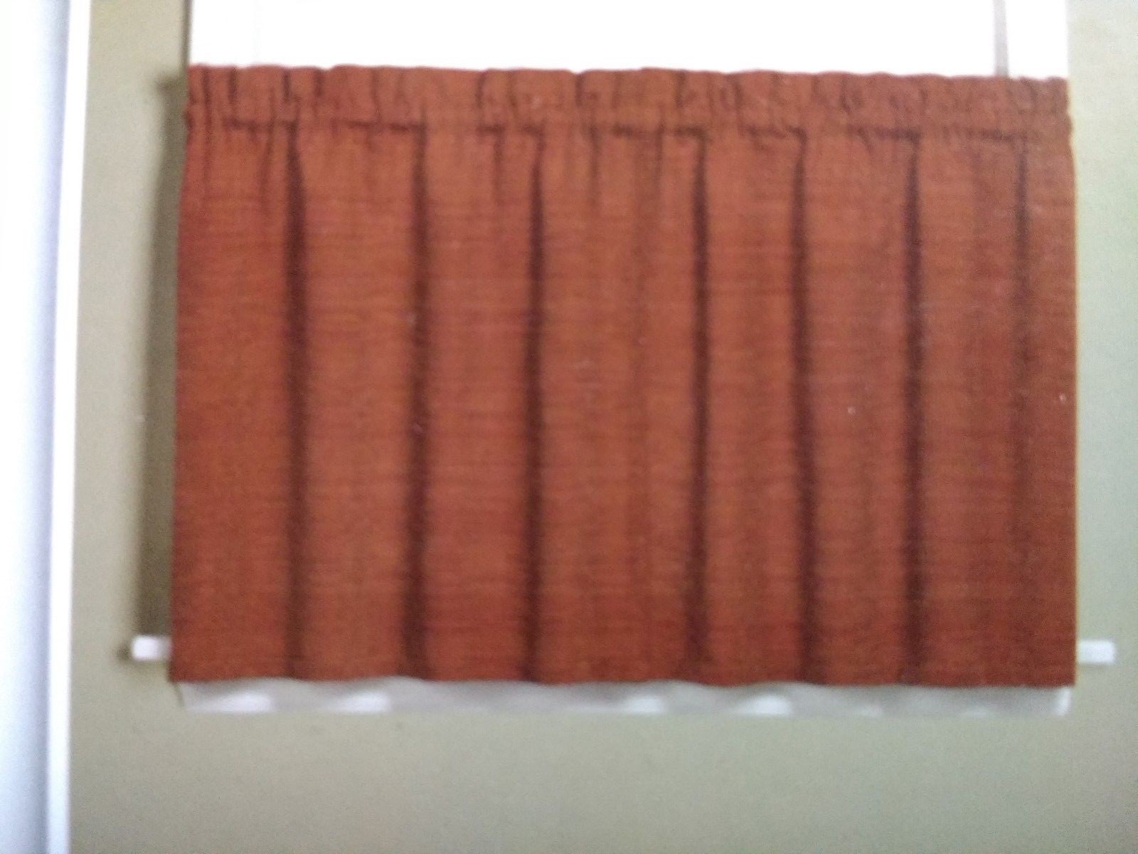 NWT $30. Saturday Knight Aspen Tier Pair 57″ x 36″