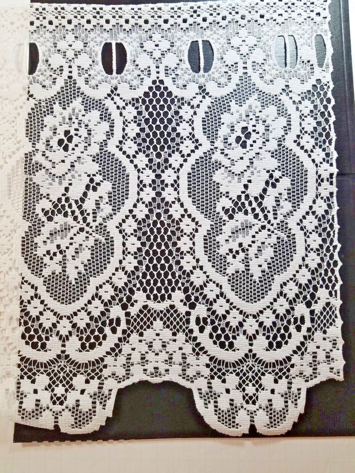 Unbranded FLOWERS VALANCE 60×14.5″ white Rod Pocket Scallop Edge