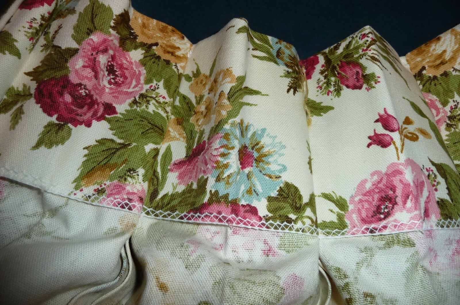 Pleated curtain panel white Pink floral Top 17″ Bottom 44″ Length 23″ 5 pleats