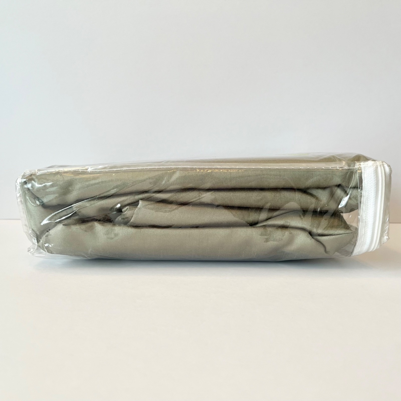 Royal Velvet Encore Rod-Pocket Back-Tab Panel 50″x84″ Energy-Saving Curtain