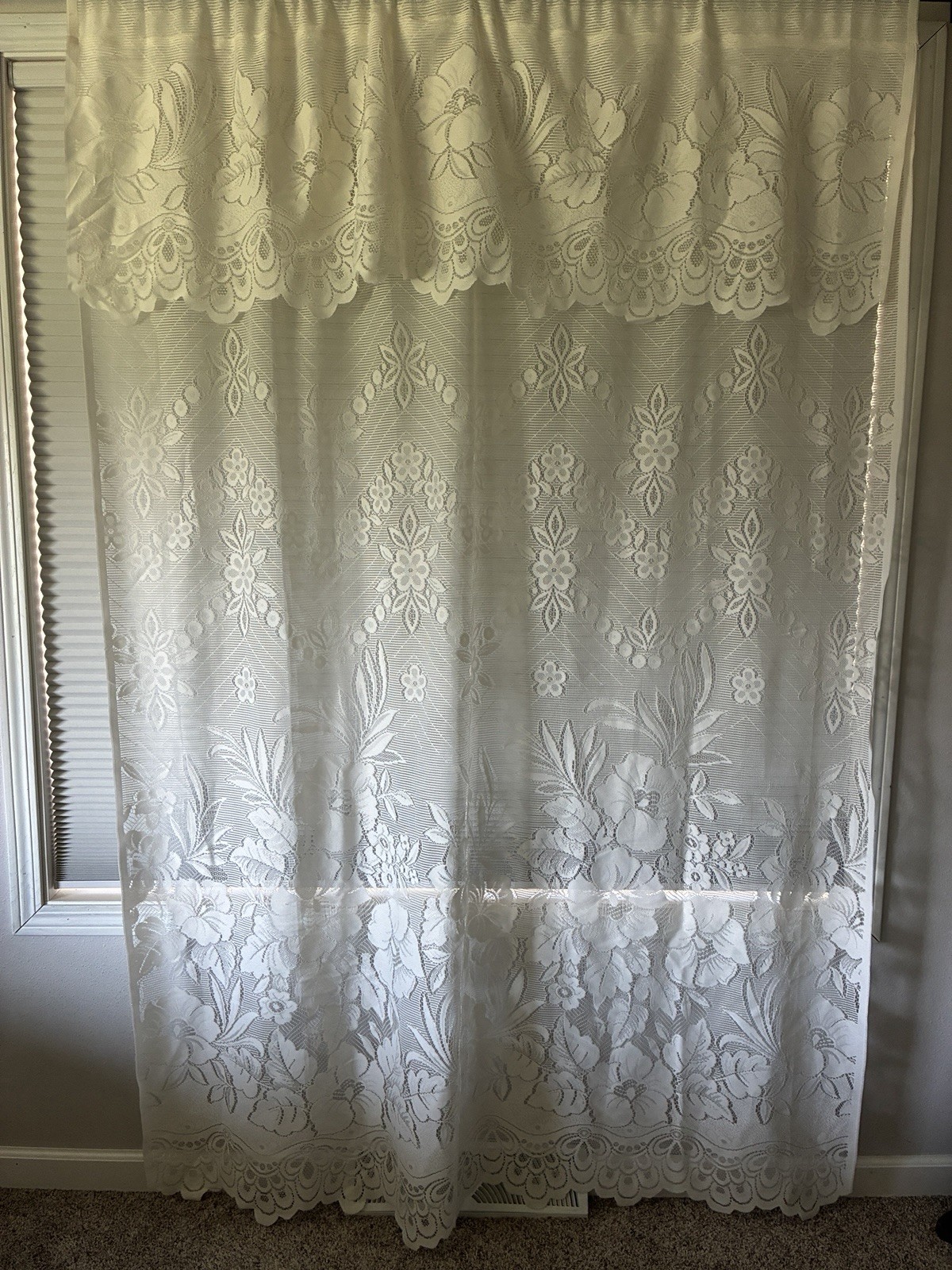 VTG Off White Lace curtain cottagecore 83 X 60” Floral Ruffle Valance