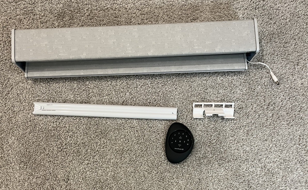Hunter Douglas Powerview Gray Shade Pebble & Remote Battery Wand 22 1/8 X 66 1/8