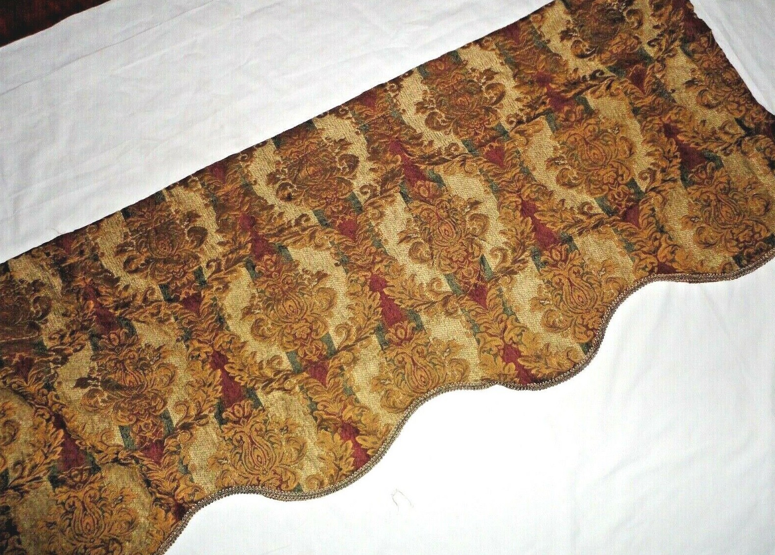 JCP PENNEY RIALTO CHENILLE CAMEL MAROON GOLD FLORAL (1) SCALLOPED VALANCE 52X22