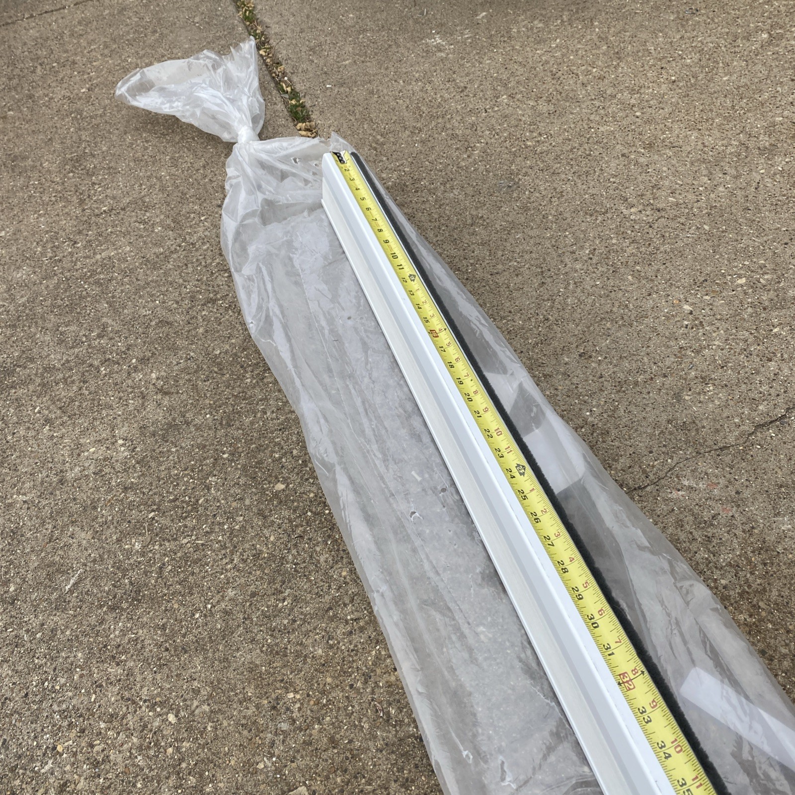 Hunter Douglas Custom Rods And Draperies Motorized Shade. 71.25″ 58.75” WHITE