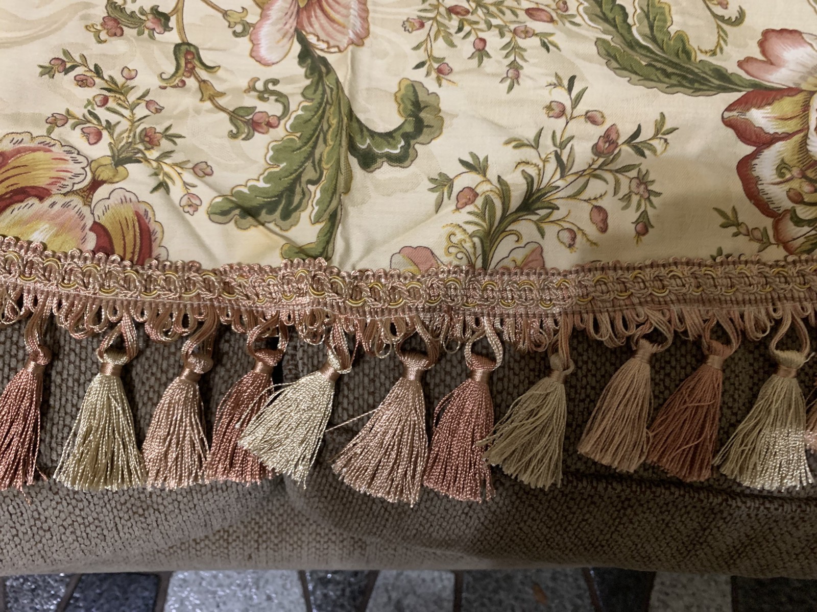 Croscill Bryce Floral Waterfall Swag Valance 48″ x 33″ Tassels Cotton NIP