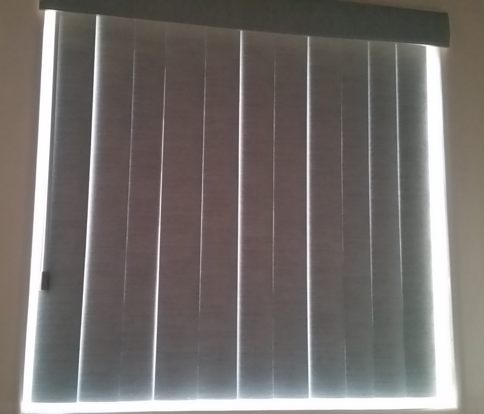 Allen+Roth Vinyl Vertical Blinds Custom Window 34″ x 34″ Beryl Green palm trees