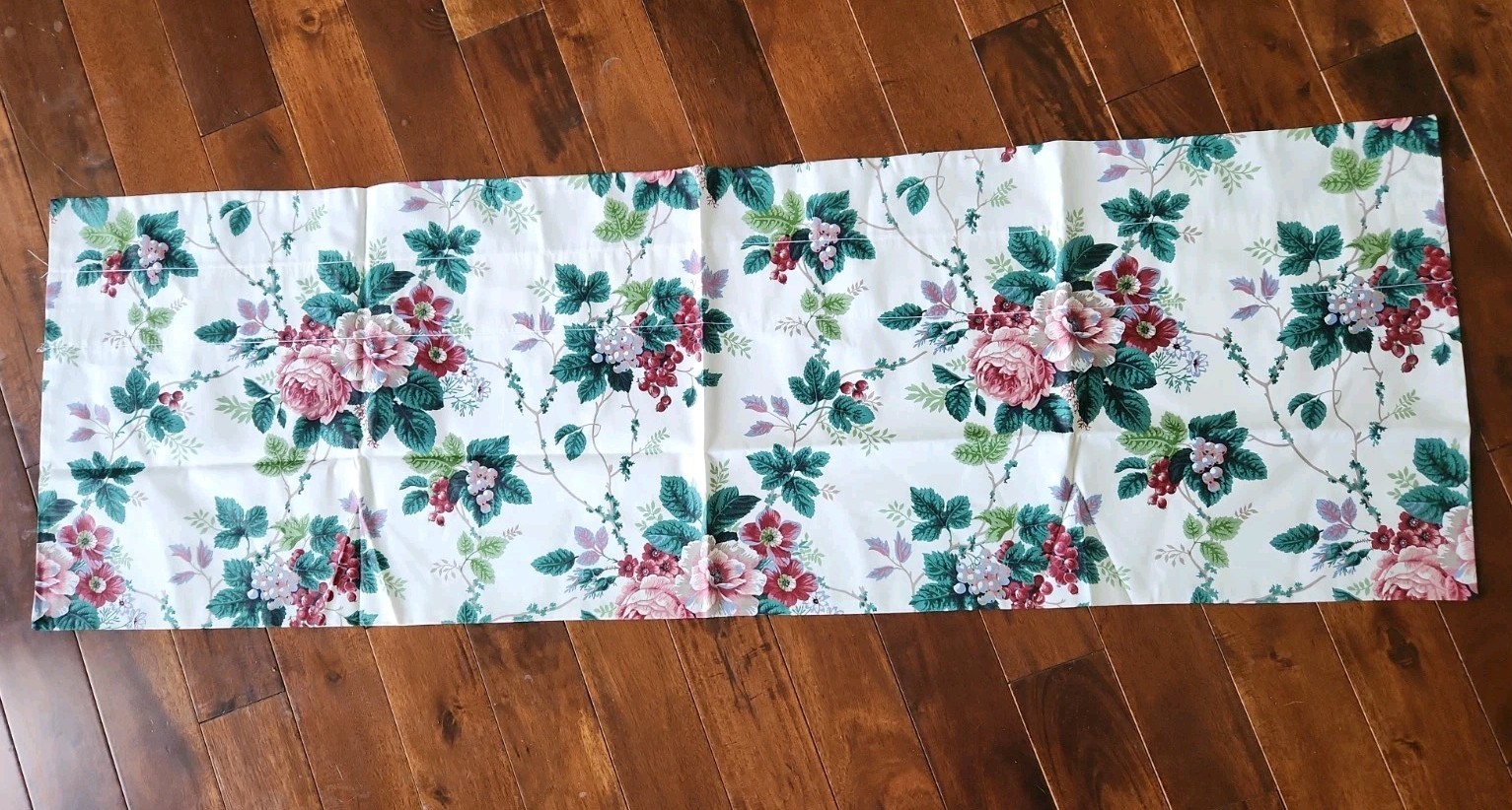 WAVERLY Pleasant Valley Grapes Bold Floral Valance White 17″ long X 52″ wide