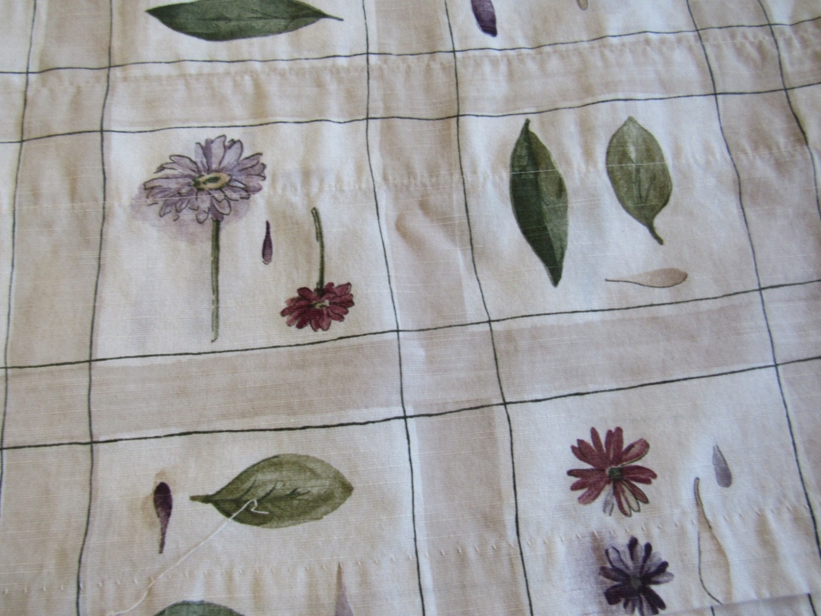 Croscill Valance Cotton/Poly 94″ by 14 1/2″ inches – flowers, leaves