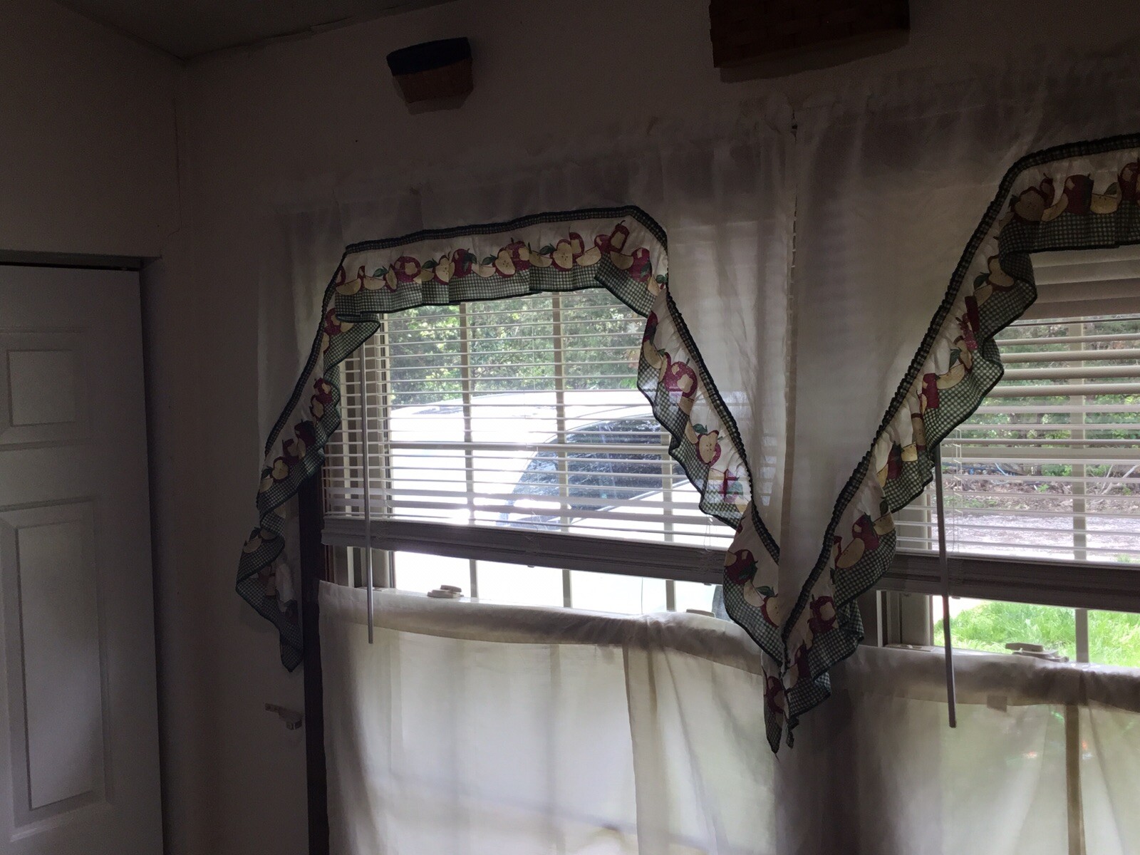 6 Piece Set Apple Curtains – 2 Valance 55×36, 4 Tier 29×36