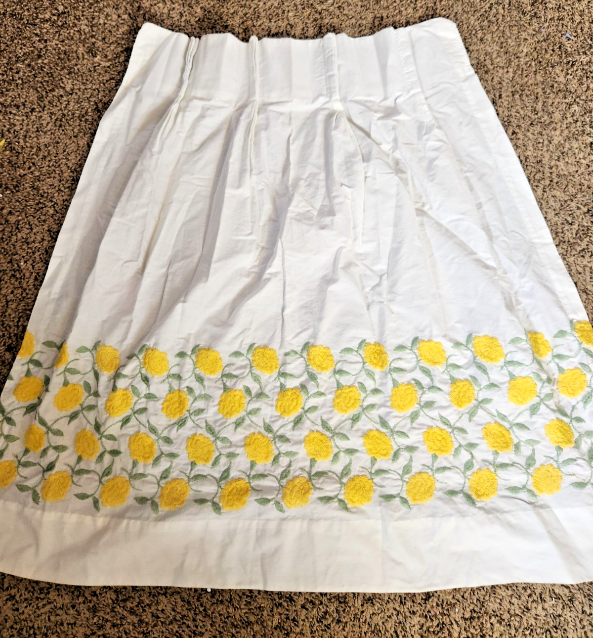 UNBRANDED PAIR OF GRANDMACORE COTTAGECORE CURTIANS 28″ EMBROIDERED FLOWERS