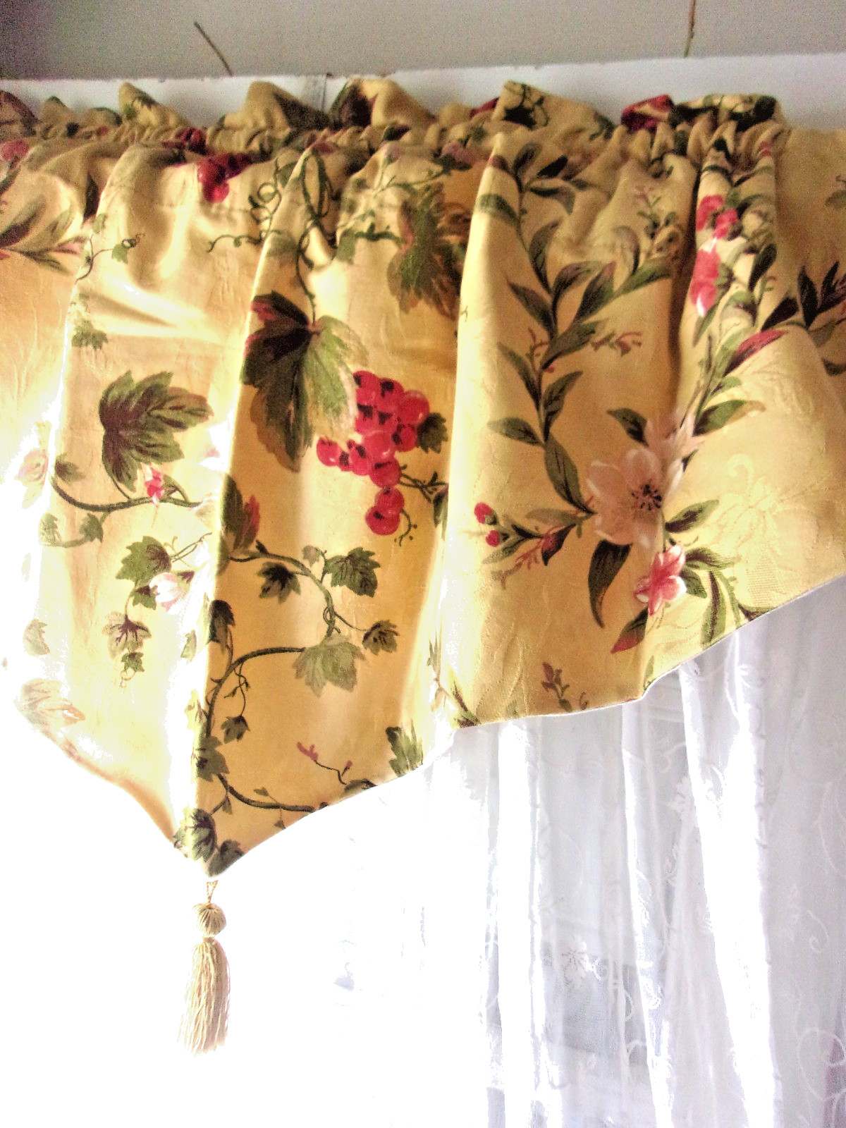 Vtg Waverly Lined Ascot Valance CHIANTI Grapes Floral Gold/Burgundy/Olive 1pc