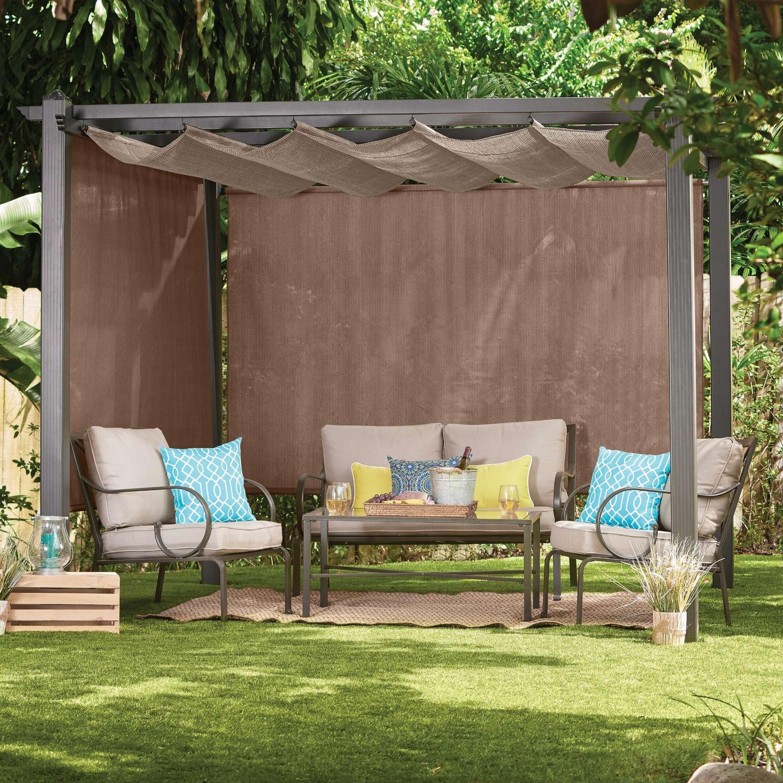 Outdoor Cordless Sun Blocking Roller Shade