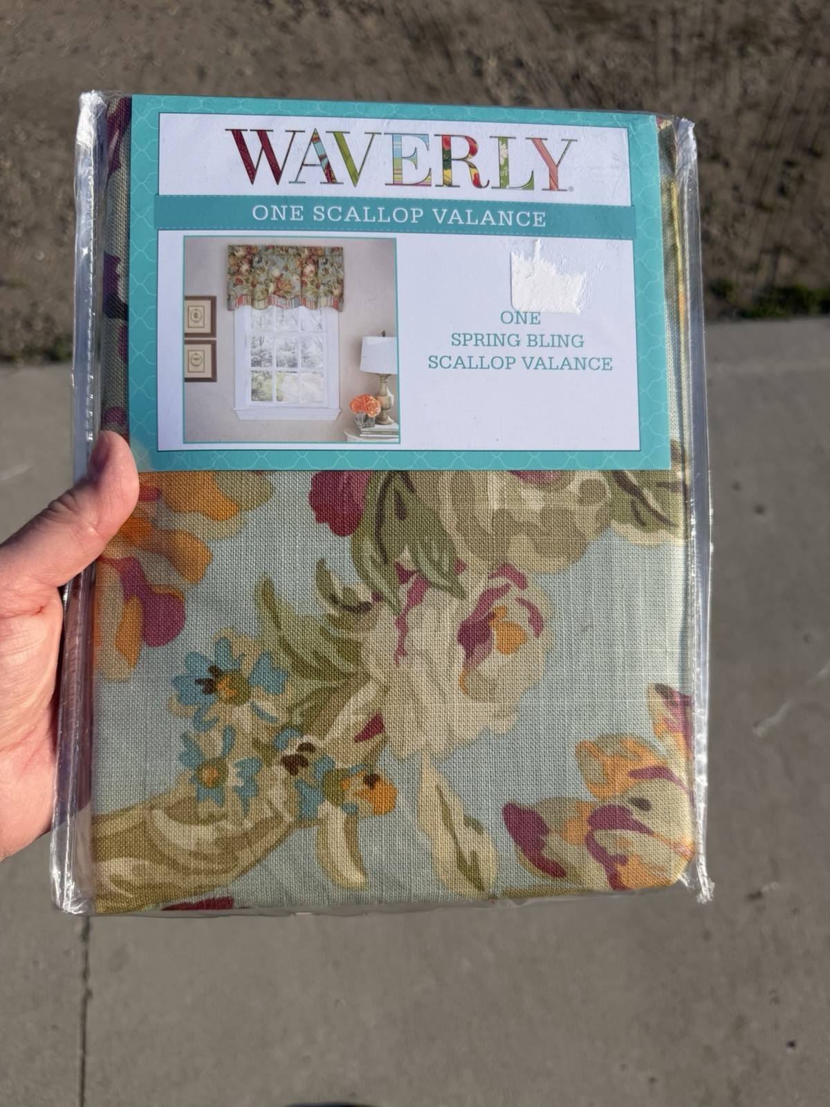 Waverly Spring Bling Vapor One Scallop Valance 52″ x 18″ 100% Cotton Green Multi