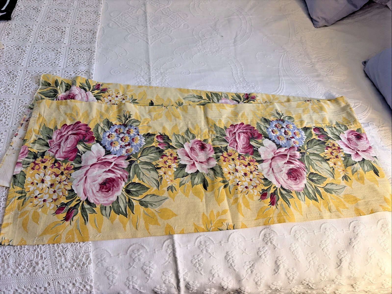 Handmade Rod Pocket Curtain Valance Yellow w/Floral Roses 62×13 English Cottage