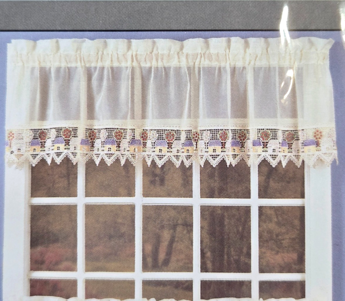 Vtg CHF & You Mainstreet Lace window Valance 60×14 Cottage Core House Tree NIP