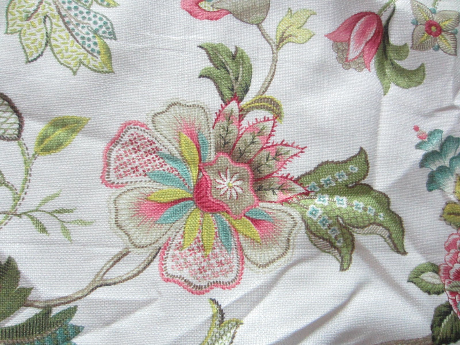 One Scalloped Valance Regency Program RN20739 Lined Floral 70″ x 17″ Cording